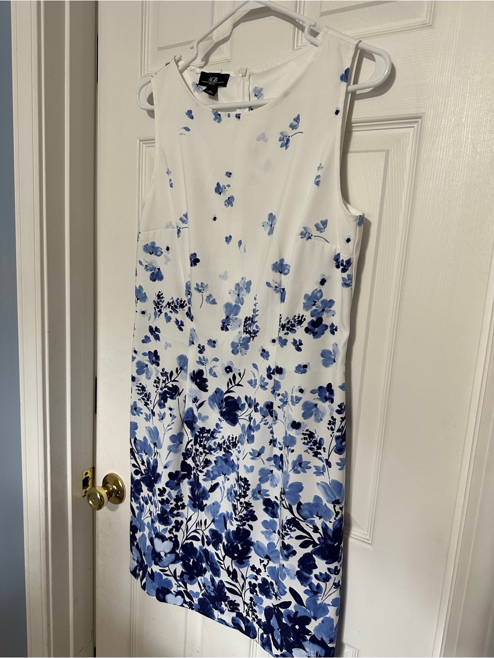 NWOT! AGB White & Blue Floral Sleeveless Sheath Dress